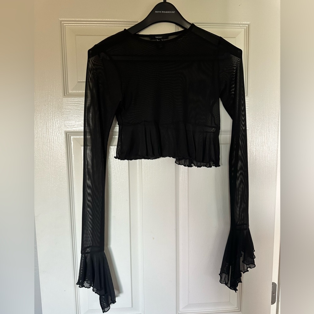 BOGO ⚡️ Black mesh crop ruffled long sleeve